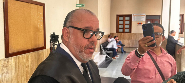 Gustavo de los Santos Coll, defensa de Jean Alain Rodríguez