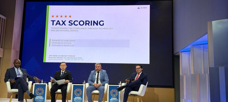 Marvin Cardoza, funcionario de la DGII, quien presentó los avances y resultados de esta iniciativa.