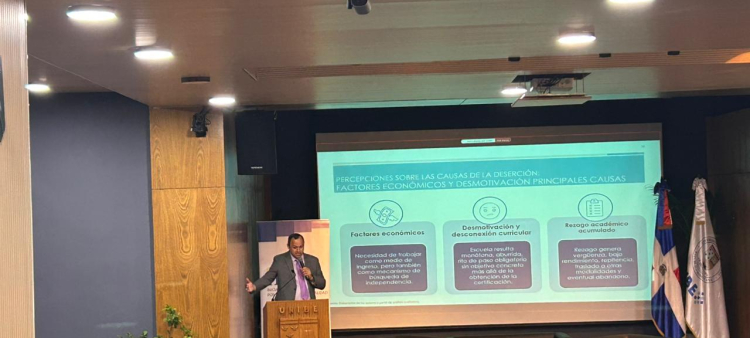 Jerson del Rosario presenta resultados del IDEC.