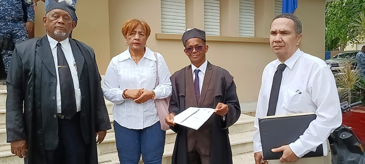 Juana Cristina Mateo, alcaldesa del municipio de Tamayo y sus abogados.