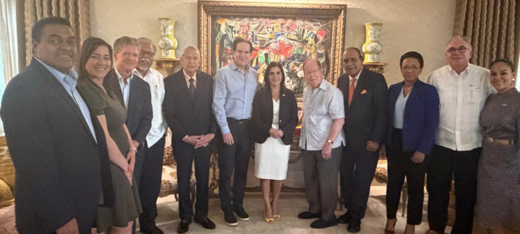 La embajadora Leah Campos se reunió con directivos y directores del Grupo de Comunicaciones Corripio.