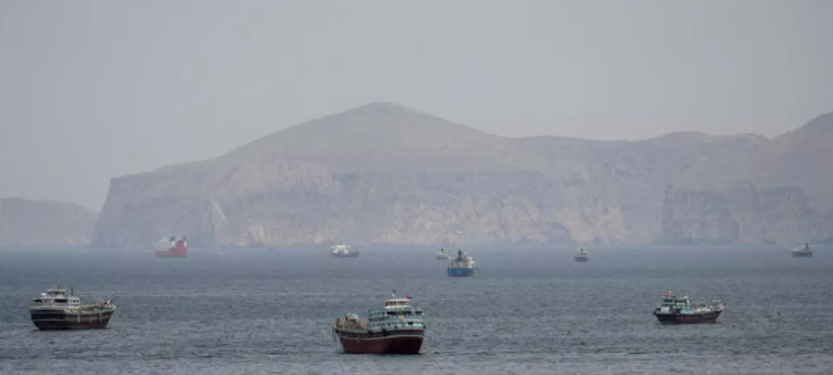 Embarcaciones en el estrecho de Ormuz el 22 de abril de 2026