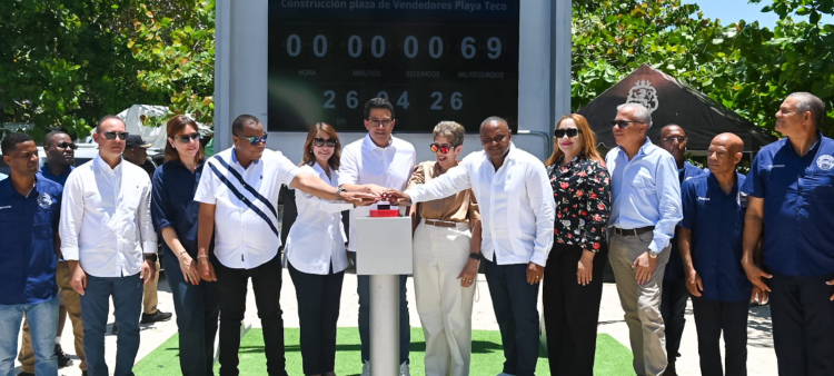 El ministro Collado, quien estuvo acompañado de autoridades provinciales y municipales, valoró la importancia de la obra y su impacto económico en Maimón y toda la zona.