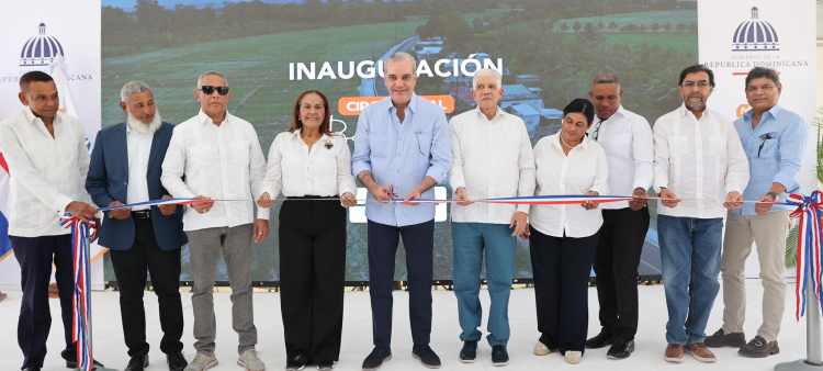 El presidente Luis Abinader inaugura el Circuito Vial Bajo Yuna que une varias comunidades del nordeste.