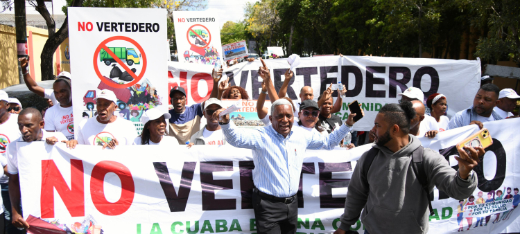 Comunitarios de la cuaba rechazan la idea de que se construlla un relleno sanitario sobre la misma comunidad.
