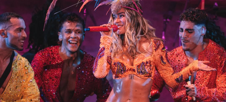 Karol G durante su actuación en el festival Coachella, el 19 de abril de 2026.