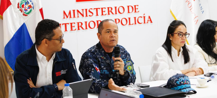 Momento del desarrollo ayer de la mesa de trabajo que tenía de propósito avanzar en un plan de acción integral orientado al ordenamiento del tránsito y la seguridad vial.