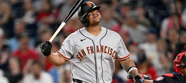 Rafael Devers tiene solo dos jonrones y batea .211 en esta temporada.