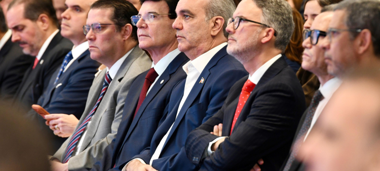 El presidente Luis Abinader participó del “Día de la Industria Nacional”, junto a funcionarios y líderes empresariales.