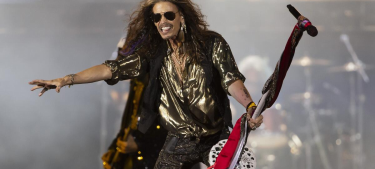 Steven Tyler se presentó por última vez con Aerosmith el 9 de septiembre en Belmont Park, Nueva York, donde sufrió una lesión en las cuerdas vocales.