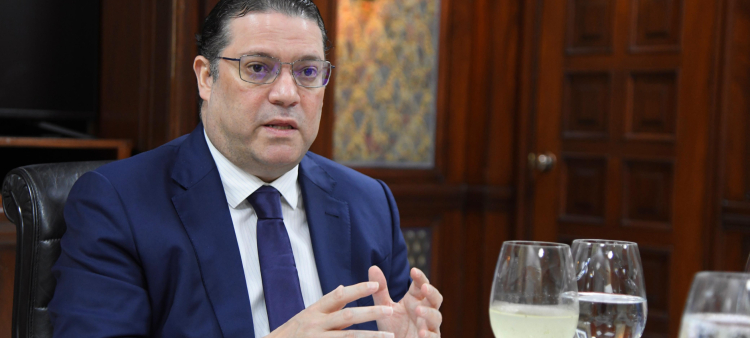 El ministro Eduardo Sanz Lovatón participó en el Desayuno de Listín Diario.