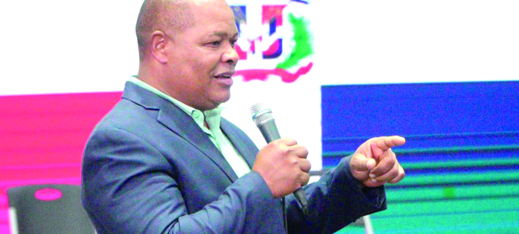 Wiliam Ozuna ha sido uno d elos màs brillantes dirigentes deportivos al frente de la Federación Dominicana de Halterofilia, siendo una de las que mayor cantidad de preseas ha cosechado.