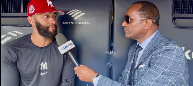 Amed Rosario al momento de ser entrevistado.