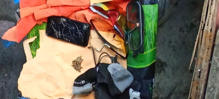 Vestimenta de colaborador de jardinera de la Armada de la República Dominicana, encontrado sin vida en el Parque del Este.