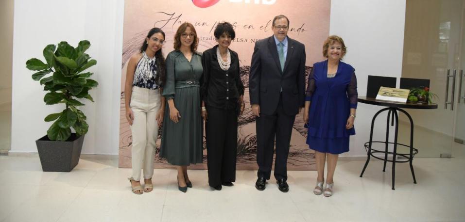 Carolin Mir, Josefina Navarro, Elsa Núñez, Steven Puig y Verónica Sención.