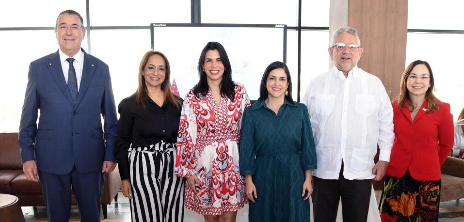 Juan Manuel Martín de Oliva, Aguie Lendor ,Yudit García, Biviana Riveiro, Roberto Henríquez  y Fabeth Martínez.