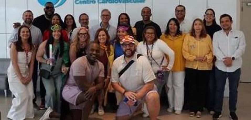 Miembros del Fondo para la Niñez David Ortiz y equipo médico de Cedimat.