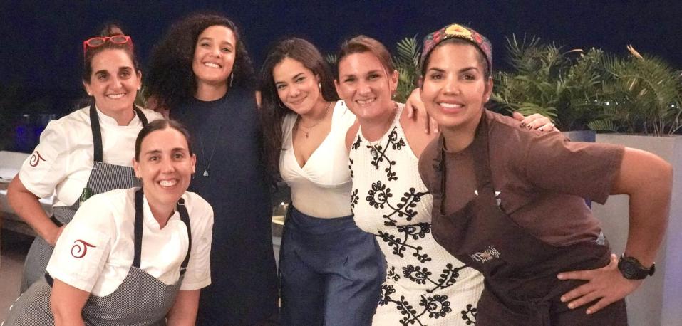 María Elena Marfetán,Tita Páez, Julieta Moizo,  Lía Hiraldo y Nicole Suárez.