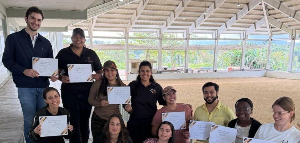 Participantes del taller equinoterapia.