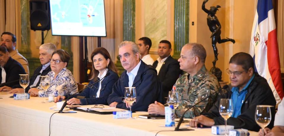 COE mantiene suspensión de labores en 4 provincias por huracán Melissa