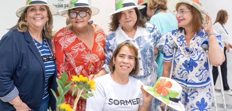 Violeta Hidalgo, Alba Peguero, Cándida Paulino, Rafelina Marmolejos y Lourdes García.