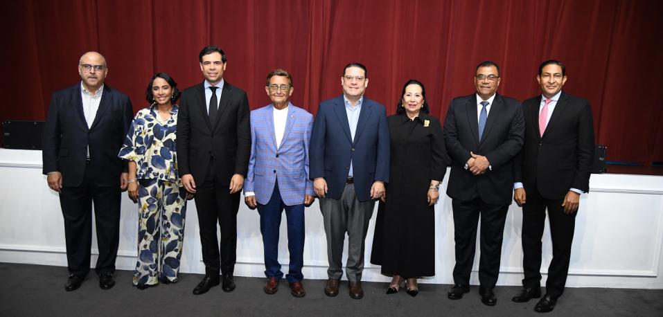 Héctor José Rizek Sued, Lilían Carrasco de Cury, Roberto Ángel Salcedo, Cristían Martínez Villanueva, Eduardo Sanz Lovatón, María Teresa Ruiz de Catraín, Mélido Idelfonso Medina e Iván Gatón