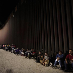 Encuentran más de 300 migrantes en cajas de camiones en México