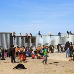 Menor y agente resultan heridos en intento de cruce forzoso de migrantes a EEUU