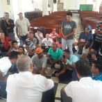 Grupo ocupa iglesia en Ocoa para exigir arreglo de carretera