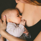 Lactancia materna tras la vacuna de refuerzo contra la covid puede transmitir anticuerpos