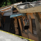 Tras lluvias torrenciales, se derrumba casa en El Edén, Villa Mella