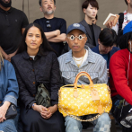 Pharrell lució un bolso Louis Vuitton de un millón de euros durante la Semana de la Moda de París