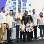 Abinader entrega las llaves de 168 apartamentos en Santo Domingo Oeste