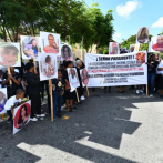 Los dolientes de las víctimas de explosión en San Cristóbal claman en protesta por la verdad de lo ocurrido