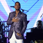 Romeo Santos sube a su hijo mayor al escenario para felicitarlo por su cumpleaños