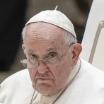Papa llama a rechazar la gestación subrogada