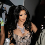 Mujer demanda a Cardi B por agredirla con un micrófono en 2023