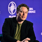 Elon Musk critica alianza Apple-OpenAI y amenaza con prohibir iPhones en sus empresas