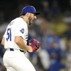 Dodgers se imponen a los Reales, Freeman pega hit clave en la octava