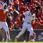 Santiago Espinal decide con imparable la victoria de los Rojos sobre los Cerveceros