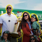 Al Horford con trofeo de campeón de NBA llega a territorio dominicano