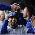 Dodgers siguen con vida al apalear a los Padres 8-0 liderados por Betts y Ohtani