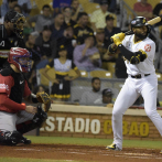 Rodríguez conecta jonrón y las Águilas remontan ante Leones