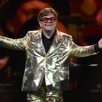 Elton John denuncia a medio británico por revelar datos de su salud y el nacimiento de su hijo