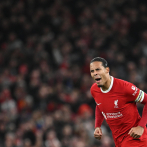 Tras extensión de Salah, el Liverpool asegura la continuidad de Virgil van Dijk