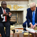 Donald Trump presiona al presidente de Sudáfrica