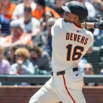 Rafael Devers batea primer jonrón con los Gigantes para derrotar a los Red Sox, su antiguo club