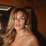 Miles de personas abarrotan la plaza vaticana para el concierto con Karol G