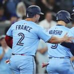 Clemens, Varsho y Vladimir Jr. conducen Toronto a la victoria sobre los Cubs