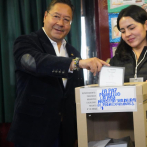 El presidente de Bolivia emite su voto y asegura un 